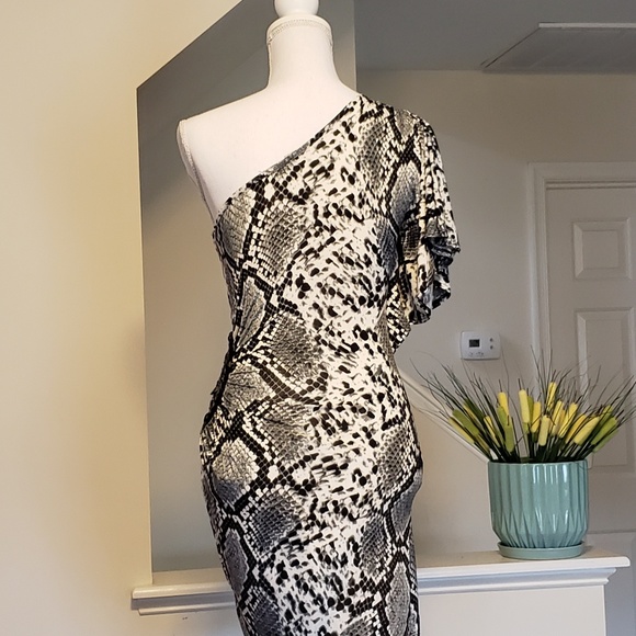 Party body fit Dress - Picture 2 of 7